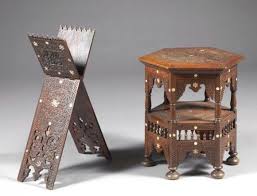 Lot Porte Coran Rahle Syrien En Bois Finement Sculpte Dans La Vente Arts D Orient A Tajan Mobilier Salon Mobilier De Salon Mobilier