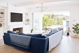 California Style Coastal Interiors White And Navy Blue California Style Coastal Interiors Mode Coastal Living Rooms Beach House Interior California Beach House