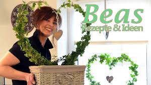 Efeu Herz Diy Selber Machen Fensterdeko Blumenarrangements Im Haus Blumenarrangements Deko Blumen