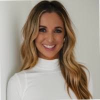 Erin Biddle's Instagram, Twitter & Facebook