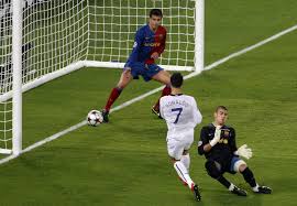 Just after joining manchester united on 12 aug 2003 cristiano ronaldo meets up with the man utd academy players to teach. Barcelona Beats Man United 2 0 In Final