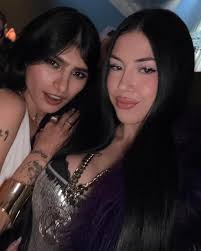 Mia Khalifa super sexy si scatena per Cuoricini e Anna Pepe: le FOTO  virali alla Milano Fashion Week