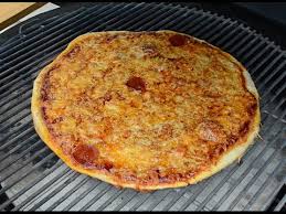 How To Cook Pizza On The Grill Using A Pan No Stone Youtube