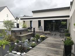 Dans un jardin zen, le béton est une très bonne alternative au bois pour un mobilier extérieur naturel plus résistant. Amenagement D Un Jardin Zen Maisons Design Et Traditions