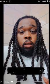 Hello my name is Dimitri I'm 33 years old and from north Carolina. I'm  lookin for a woman I can have good conversion with. Someone genuine i can  be freinds with who