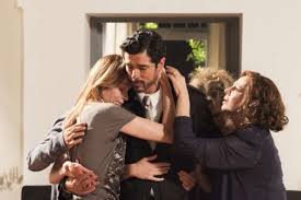 Un romanzo famigliare contemporaneo che, con i toni della commedia romantica, del drama e del mistery, affronta grandi temi e pone quesiti importanti. Una Grande Famiglia 3 Arriva La Figlia Segreta Di Eleonora Marida Caterini Tv Intrattenimento Informazione Talk Show