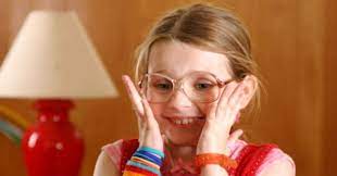 La niña de "Pequeña Miss Sunshine" luce irreconocible en el primer afiche  Dirty Dancing — Rock&Pop