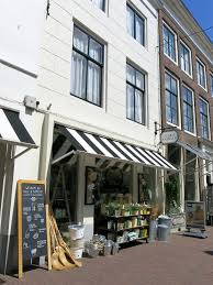 G.wurm ist seit 1958 einer der führenden großhändler für deko kaufen und bestellen sie jetzt osterdekorationen und frühlingsaccessoires im g.wurm großhandel! Holland Und Die Deko Shopview Middelburg 107qm Schwarz Auf Weiss