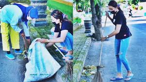 Inilah cara membuat kerajinan dari botol bekas yang bisa dicoba. Lagi Viral Gadis Muda Dan Cantik Di Magetan Tak Malu Sapu Jalanan Demi Bantu Pekerjaan Sang Ibu Kanalmu