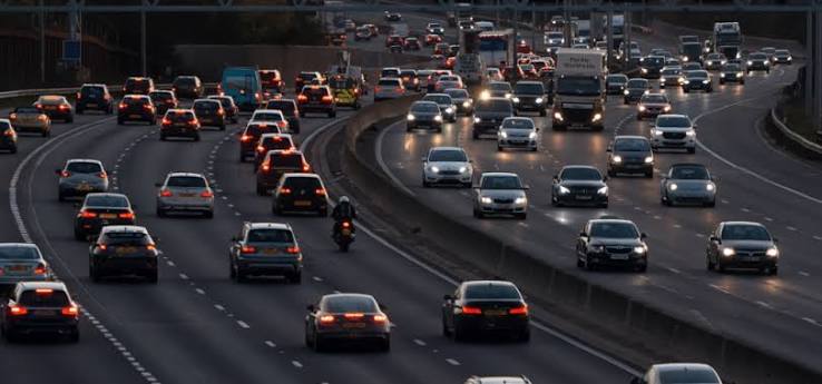 Freeway Vs Highway: The Ultimate Guide To Choosing The Right Route -  Audubon Coach
