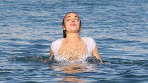 Jonitta and billy tell sara they don't think brent is. You Can T Hurt Lindsay Lohan Now The New York Times