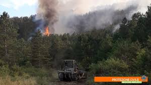Sono persone di età compresa tra 3 e 55 anni. Incendi In Abruzzo Fiamme Verso Le Abitazioni L Eco