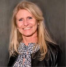 Donna Auch's Instagram, Twitter & Facebook