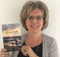 La vie est belle est un livre de stephen jay gould. La Vie Est Belle Quand On Veut Qu Elle Soit Belle Un Livre De Carolyne Tremblay Qui Fait Du Bien Le Lac St Jean