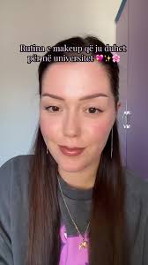 Rutina e makeup në universitet dhe përfundimi i shpejtë i punës në mengjes