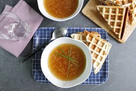 Soupe A L Oignon Bio Et Son Croq Gaufre Jambon Reblochon Recette Gaufres Recettes De Cuisine Reblochon