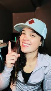 Hannah Pippin's Instagram, Twitter & Facebook