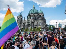 Alle bereits gekauften bordkarten bleiben weiter gültig! Csd Berlin Pride 2021 Tausende Zeigen Regenbogenflagge Fur Toleranz Niedersachsen