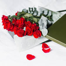 Un grand bouquet élégant et généreux ! Fleurs Mariage Et Bouquet Mariee Au Nom De La Rose