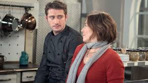 Er redet amelie zu, zur eröffnung des spas im hotel zu sein. Rote Rosen Das Passiert Heute In Der Ard Telenovela Vorschau Gala De