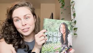 Food Babe Kitchen: More than 100 Delicious, Real Food Recipes to Change  Your Body and Your Life: Hari, Vani: 9781401974138: Amazon.com: Books