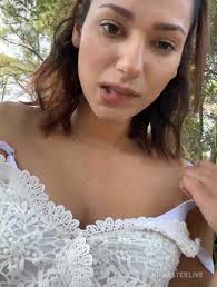 Sexy horny Arabic chick in a public bathroom 🤤🥵👏🍑💦 - EroMe