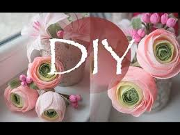 как сделать розу из гофрированной бумаги мастер класс видео Buket Iz Gofrirovannoj Bumagi V Korobke Diy Tsvoric Bouquet Of Corrugated Paper In A Box Y Bumazhnye Cvetochnye Remesla Bumazhnyj Cvetok Steny Podelki Iz Cvetov