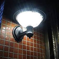 Lampu ini dapat ditempel di pohon, tiang dan pagar. Lampu Dinding Tenaga Surya Model Klasik Eropa 20 Led