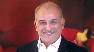 يتابع النجم جمال سليمان الاجراءات اللازمة لاستخراج شهادة وسبب وفاة صديقه النجم حاتم علي، قبل نقله لأحد المستشفيات والبقاء هناك حتى يسافر إلى. Ø¬Ù…Ø§Ù„ Ø³Ù„ÙŠÙ…Ø§Ù† Ù„Ù€ Ø§Ù„Ø´Ø±Ù‚ Ø§Ù„Ø£ÙˆØ³Ø· Ø£Ø¹Ù…Ø§Ù„ÙŠ ØªØ¹ÙƒØ³ Ù‚Ù†Ø§Ø¹Ø§ØªÙŠ Ø§Ù„Ø´Ø±Ù‚ Ø§Ù„Ø£ÙˆØ³Ø·