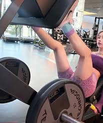 巨乳希希Gina，纹身女郎里的极品Busty Chihi Gina, the best among tattooed girls