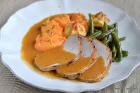 Taiem friptura felii , o servim cu sos, felii de ardei si piure de cartofi. 23 Mancare Ideas Mancare ReÈ›ete Culinare GÄƒtit