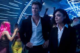 Men In Black International Review Safe Bland Utterly Sincere Fun The Verge men in black international review