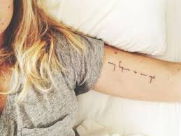 Je nach dem wunsch kann man ein old school bild oder ein tattoo mit einer modernen technik stechen. Die 15 Besten Tattoo Vorlagen Fur Manner Und Frauen Nr 6 Ist Einfach Nur Beeindruckend Tattoos Subtle Tattoos Delicate Tattoo