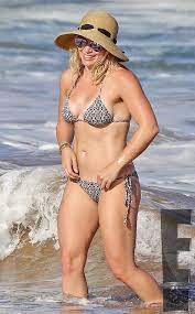 Actress hilary duff came to fame as the title character on the tv series 'lizzie mcguire' and her at the age of six, duff was cast alongside her sister in a balletmet columbus production of the. Image Result For Hilary Duff Age Hilary Duff Bikini The Duff Bikinis