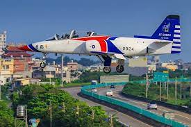 mr kung en instagram rocaf aidc at 3 自強號高級教練機雷虎特技小組thunder tiger aerobatics team reg 0824 passenger passenger jet aircraft