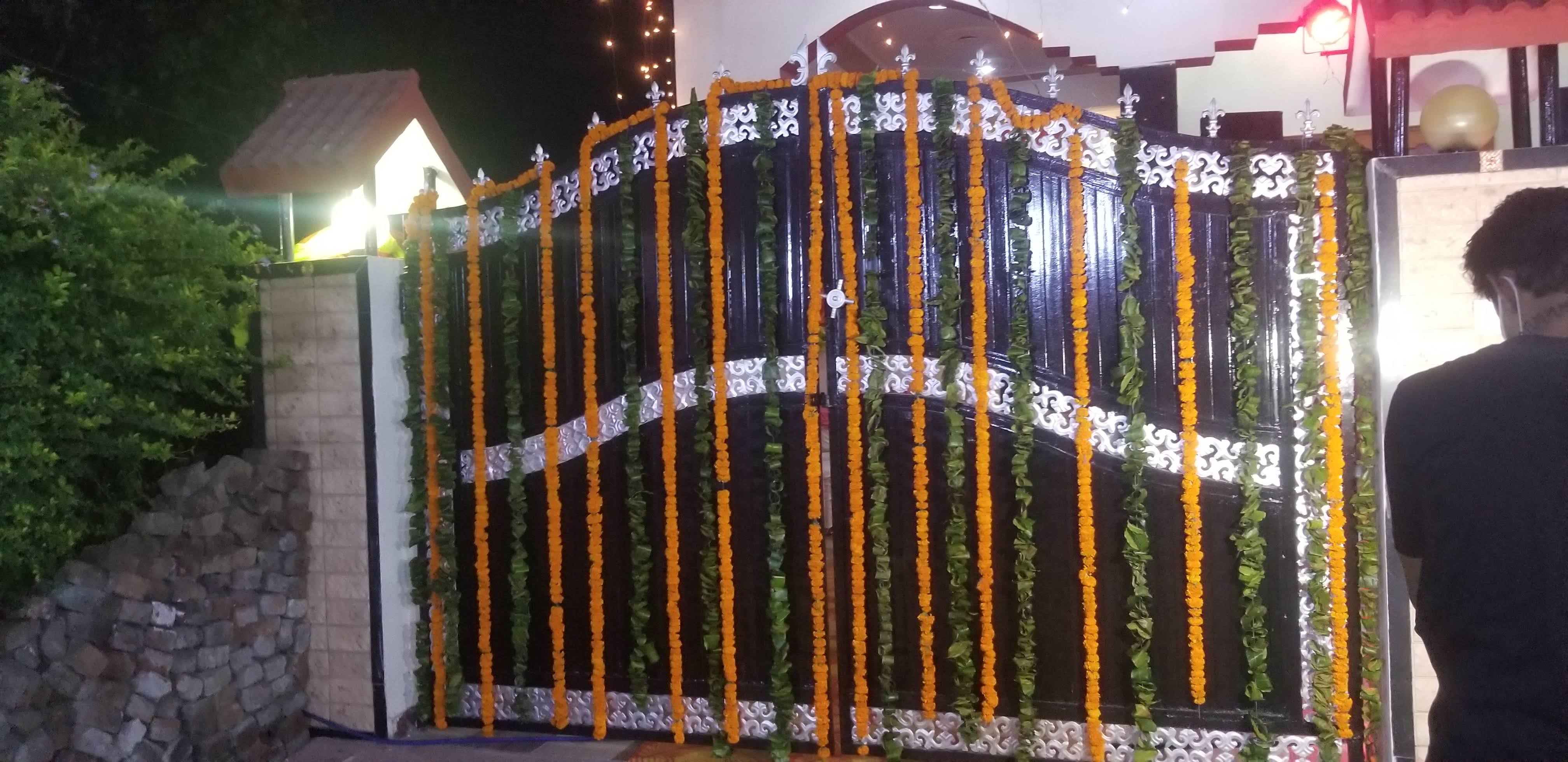 flower decore at main gate product image