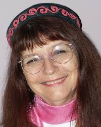 Christine Hogan : Profile @ Arts Front