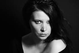 Foto En Escala De Grises De Una Mujer · Foto de stock gratuita