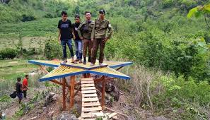Lingkungan alam musim panas hijau lanskap cantik perdamaian langit latar belakang musim. Cerita Kertas