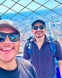 Periodista Josué Sánchez y su esposo disfrutan de una maravillosa luna de  miel