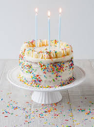 Gateau D Anniversaire Option Sans Gluten Disponible 6 8 Portions Chocolat Classique Sprinkle Cake Cake Birthday Cookies
