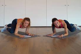 Die voraussetzungen für ein effektives bauchmuskeltraining zu hause. Bauchmuskeltraining Laut Experten Ist Diese Ubung Effektiver Als Sit Ups Fit For Fun