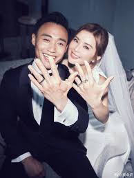 Charlene Choi shares wedding gown photos to announce marriage: Husband is fitness coach