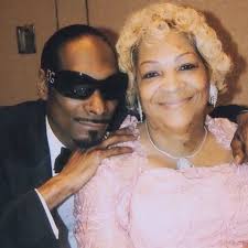 ESSENCE | Snoop Dogg lost his mother, Beverly Tate, who ...
