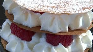 Mille Feuille Leger Aux Framboises Coulis De Fraise Rhubarbe Par Mercotte Youtube Mercotte Recette Mercotte Coulis De Fraise
