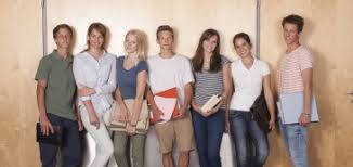 I couldn't be happier to be part of this team and look forward to building something great together! laetitia customer service expert Ausbildung Praktikum Bankkaufmann Bankkauffrau Sparda Bank