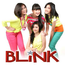 Pemudik kereta api, wulan, masih tenggelam dalam gelombang arus mudik lebaran bersama jutaan manusia lainnya. Blink Doa Berbuka Puasa By Blink Fame