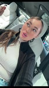 Sarah Hinkle's Instagram, Twitter & Facebook