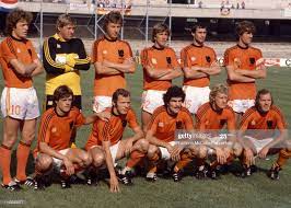 Netherlands Line Up For A Group Photo Before The Uefa Euro 1980 Group In 2021 Lineup Football Squads Netherlands