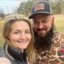 Railing color options: black or white with wood beams?